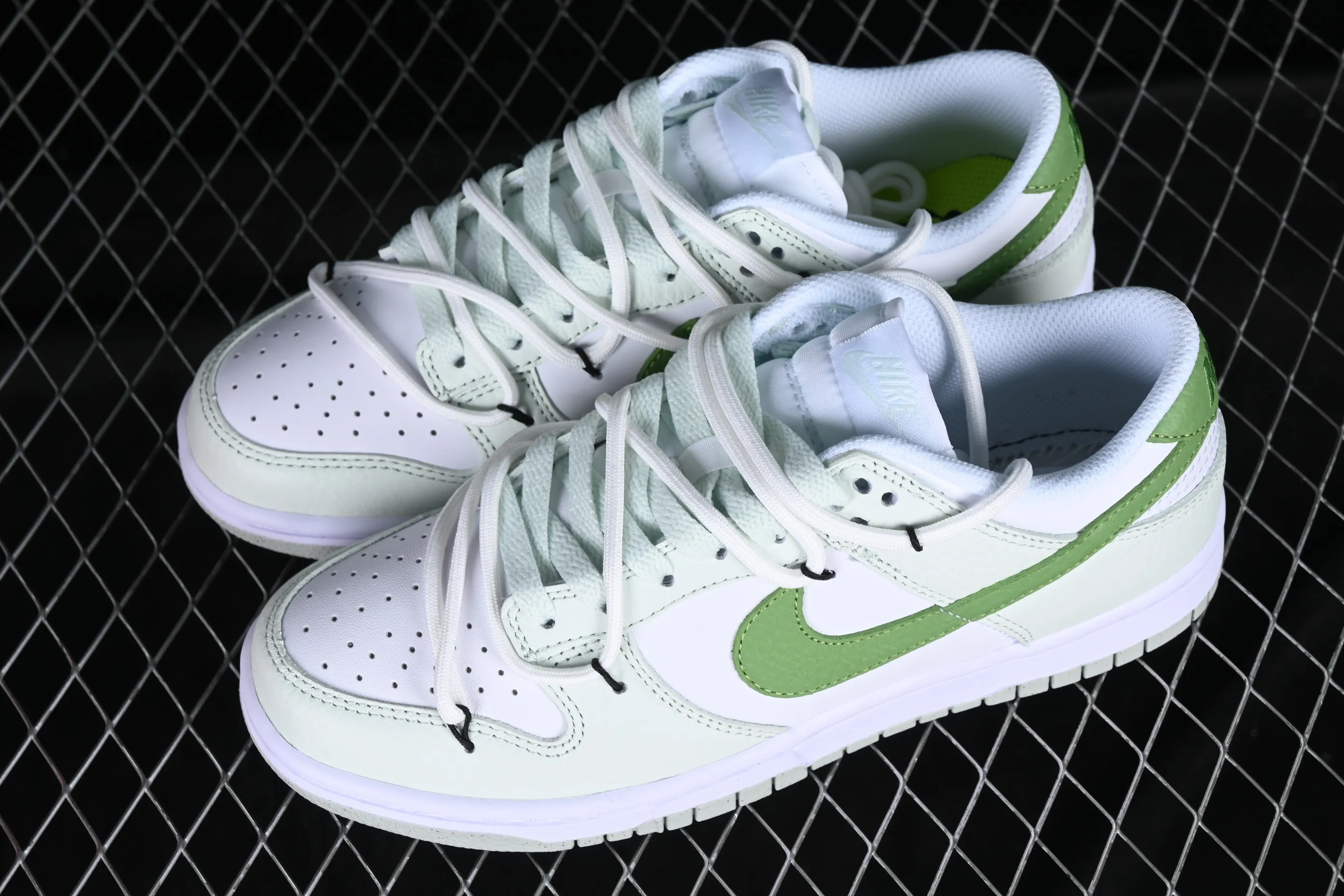 All categories Nk SB Dunk series Nk SB Dunk Low low-top sneakers Nk Dunk Low "White Mint" light green strap deconstruction SB smashed backboard fashion casual sneakers DN1431-102